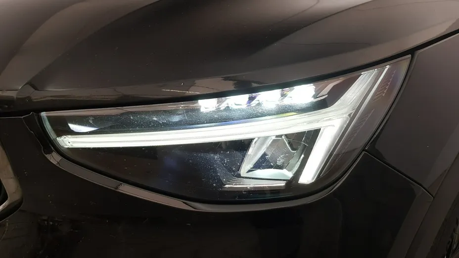 VOLVO XC40 -