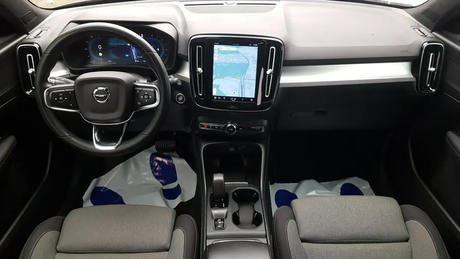 VOLVO XC40 -