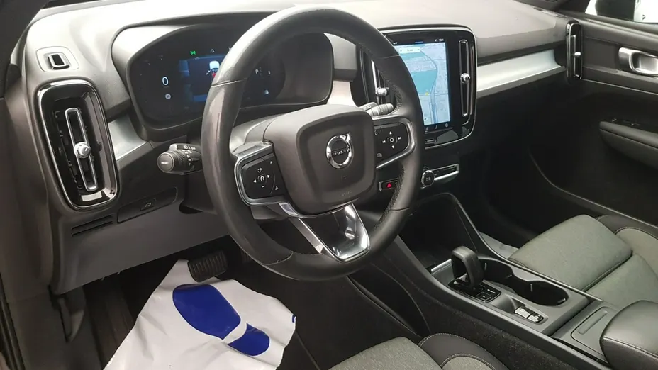 VOLVO XC40 -
