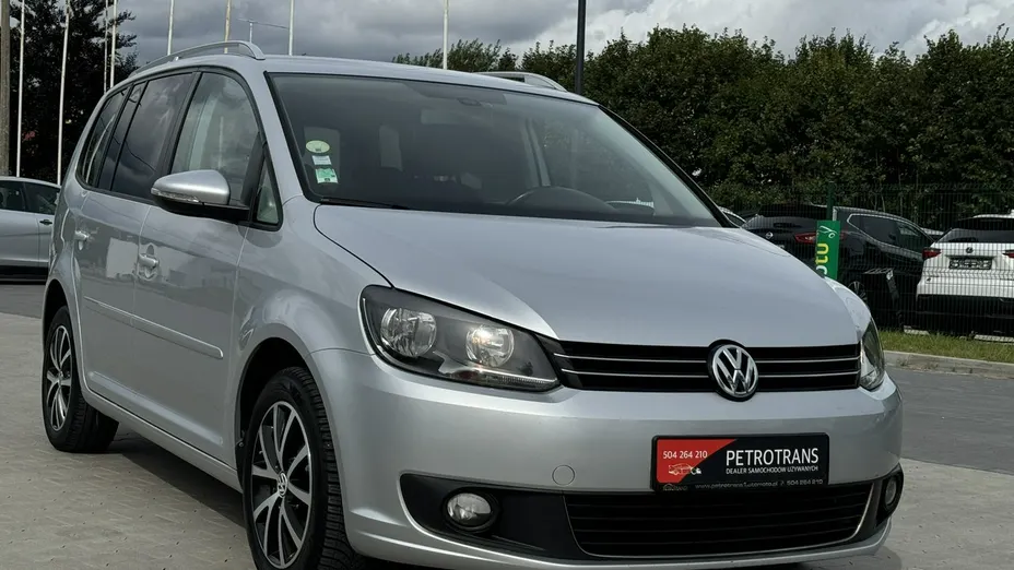 VOLKSWAGEN Touran -