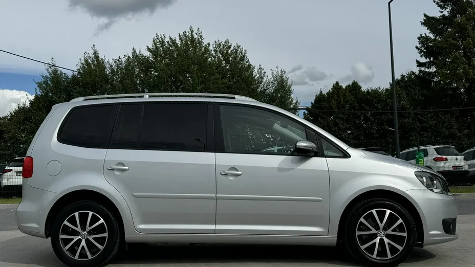 VOLKSWAGEN Touran -