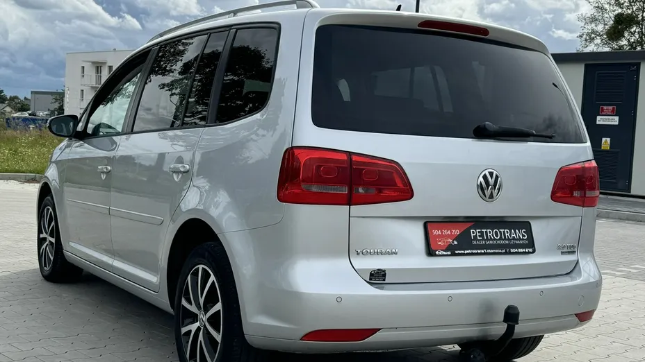 VOLKSWAGEN Touran -