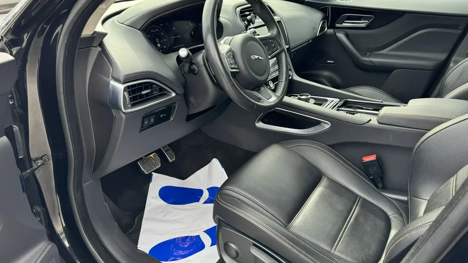 JAGUAR F-Pace -