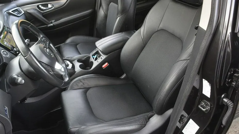 NISSAN Qashqai -