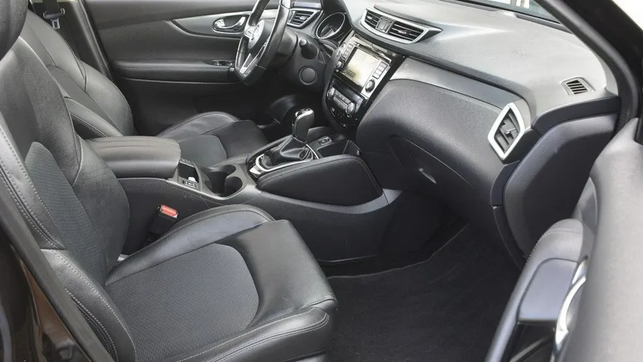 NISSAN Qashqai -