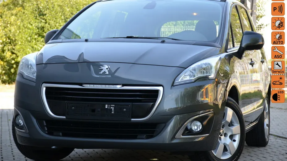 PEUGEOT 5008 -