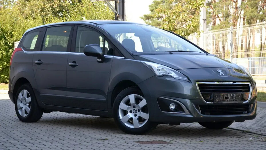 PEUGEOT 5008 -