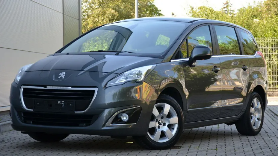 PEUGEOT 5008 -