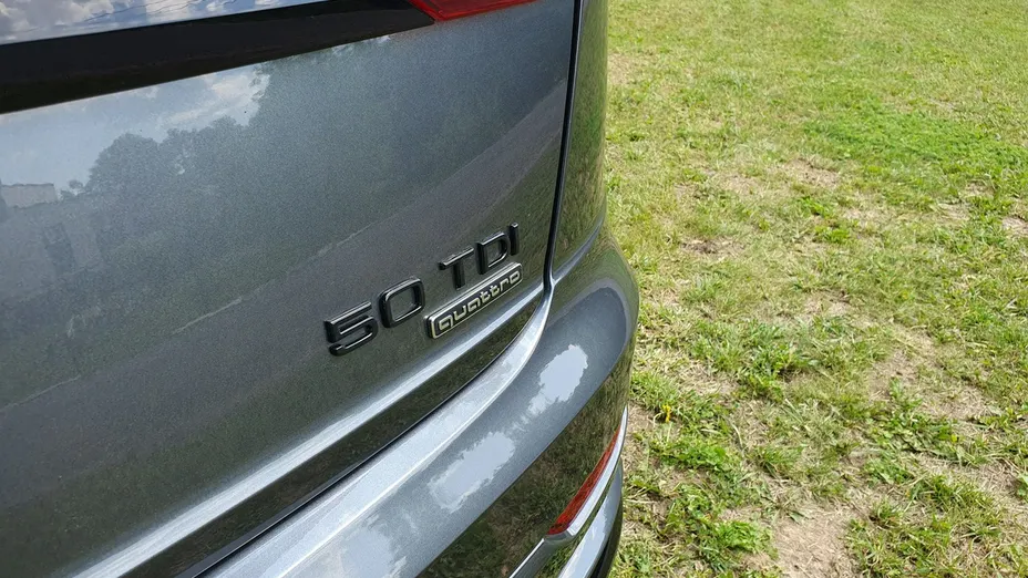 AUDI Q8 -