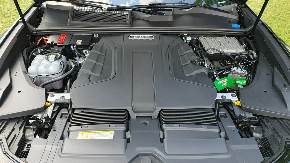 AUDI Q8 -