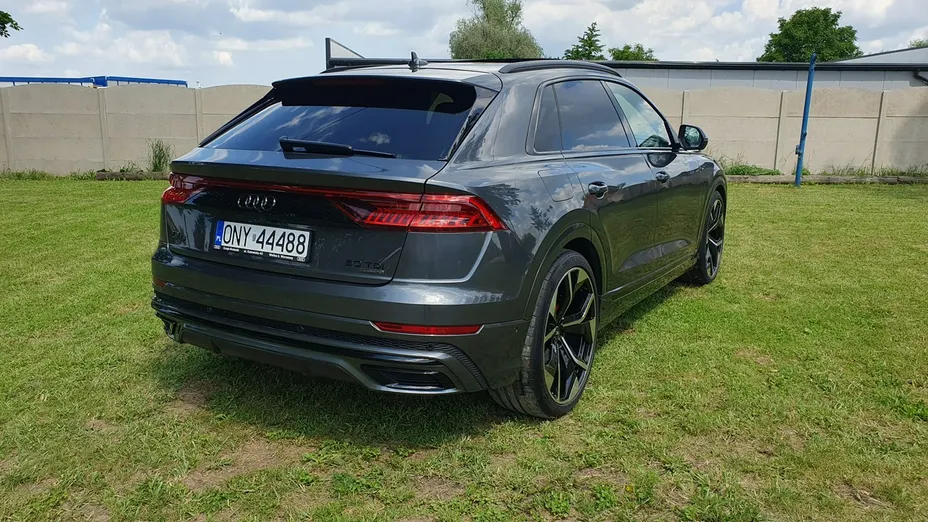 AUDI Q8 -
