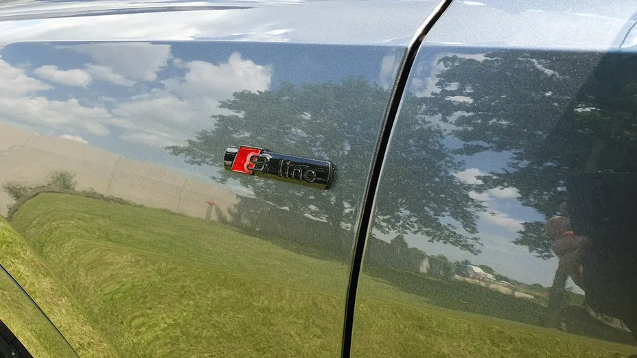 AUDI Q8 -