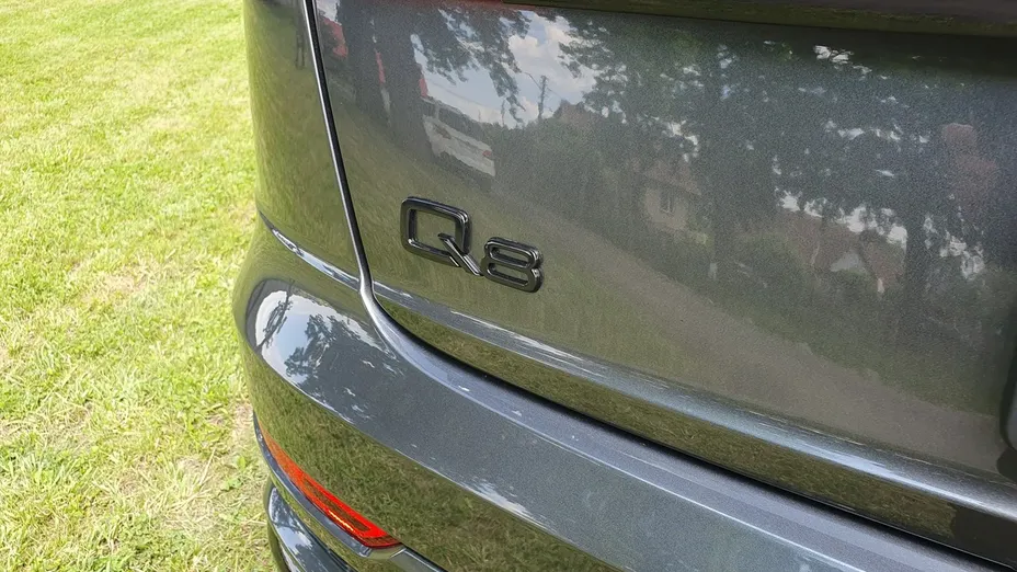 AUDI Q8 -