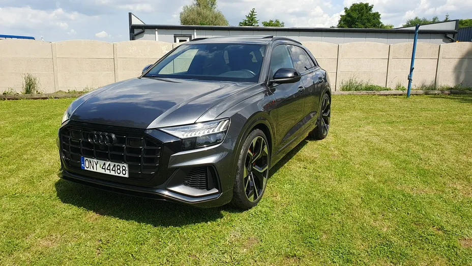 AUDI Q8 -