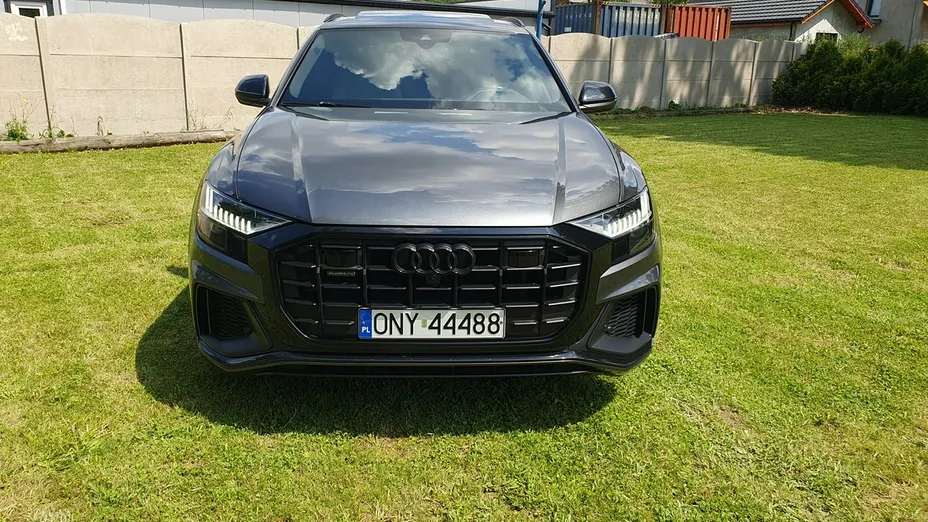 AUDI Q8 -
