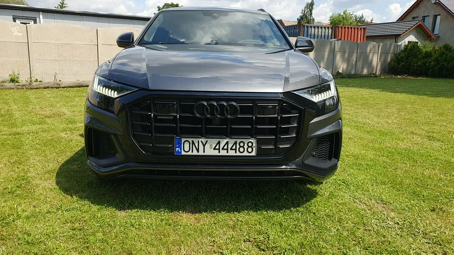 AUDI Q8 -