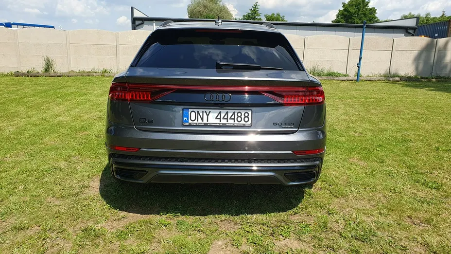 AUDI Q8 -