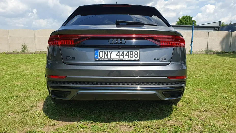 AUDI Q8 -