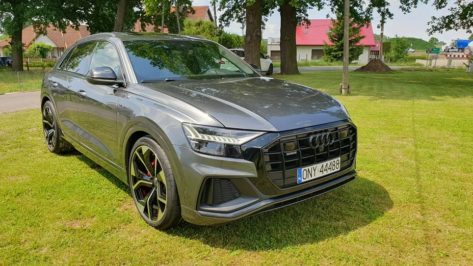 AUDI Q8 -