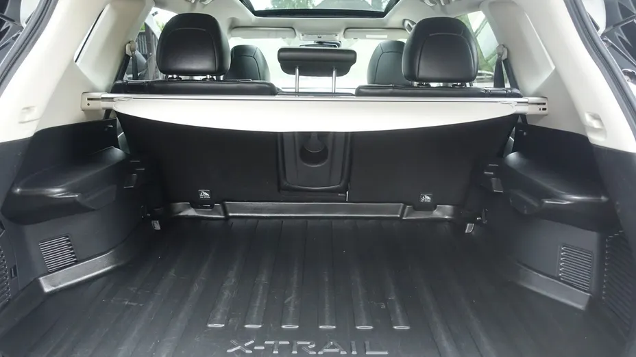 NISSAN X-Trail -