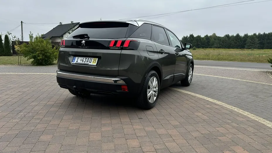 PEUGEOT 3008 -