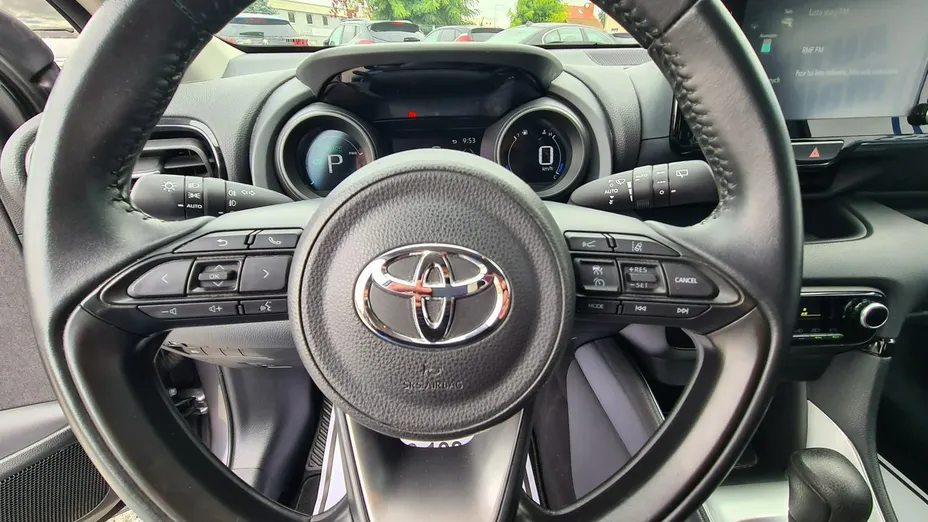TOYOTA Yaris -