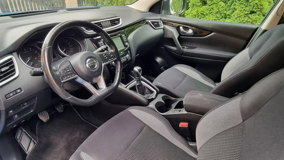 NISSAN Qashqai -