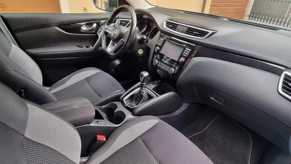 NISSAN Qashqai -