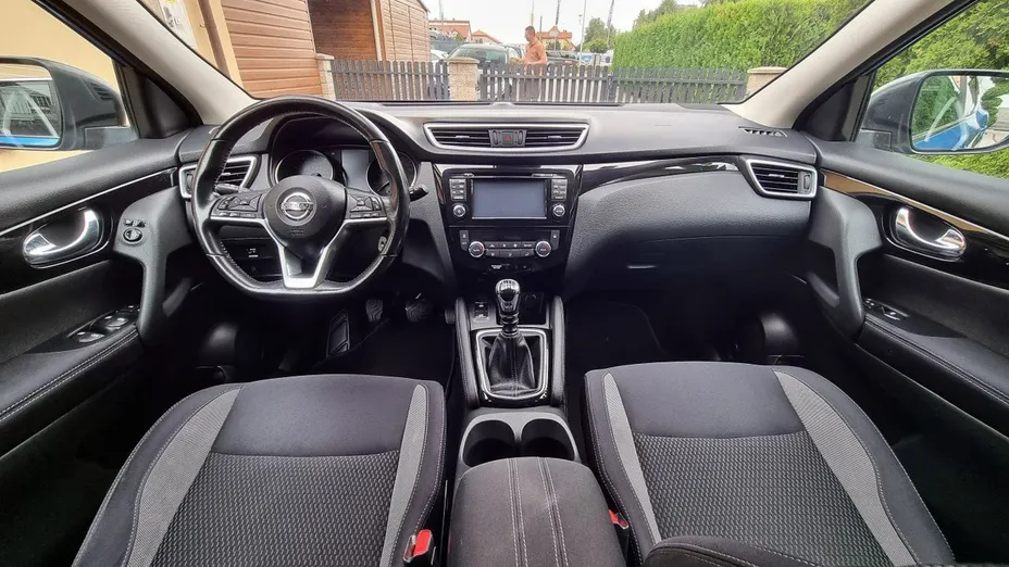 NISSAN Qashqai -