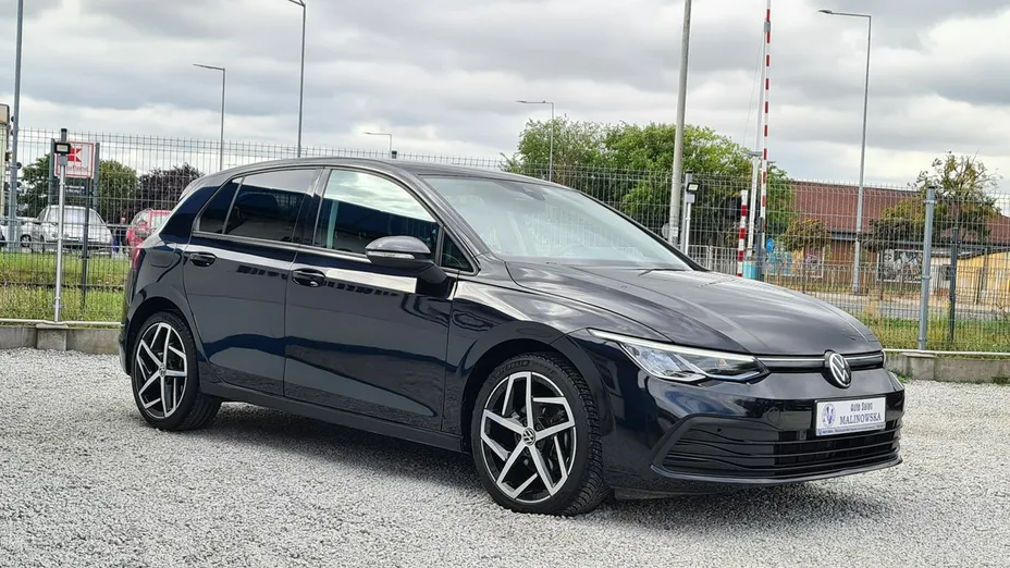 VOLKSWAGEN Golf -