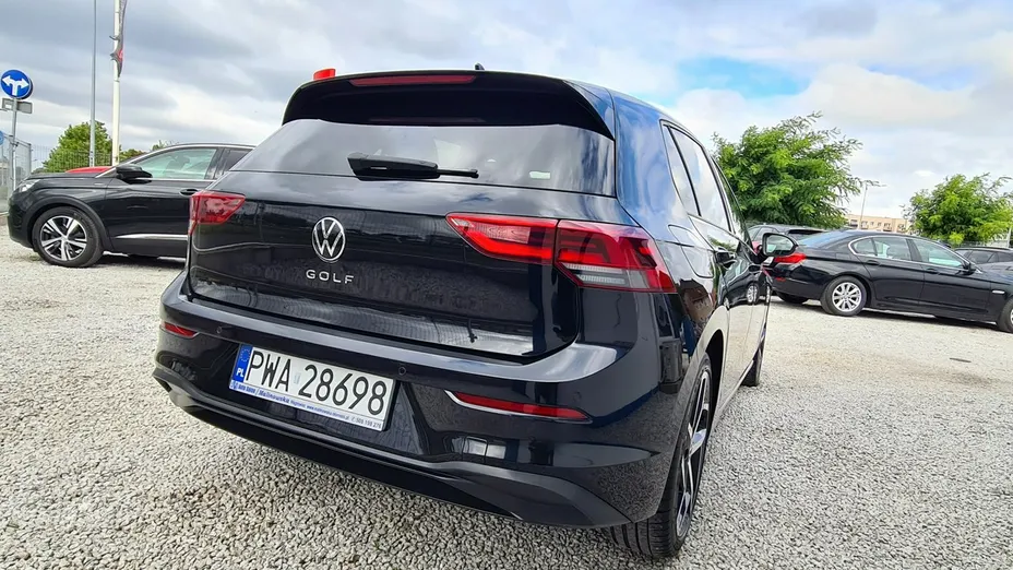 VOLKSWAGEN Golf -