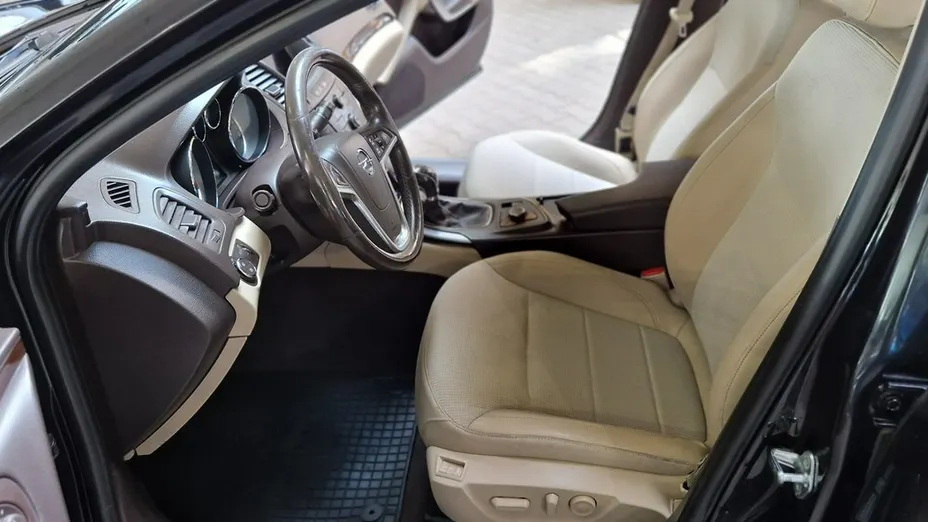 OPEL Insignia -