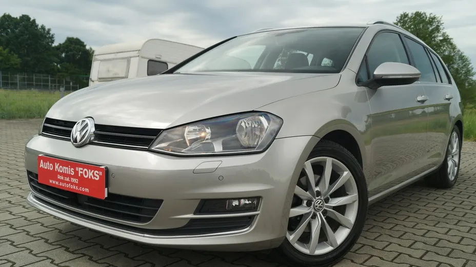 VOLKSWAGEN Golf -