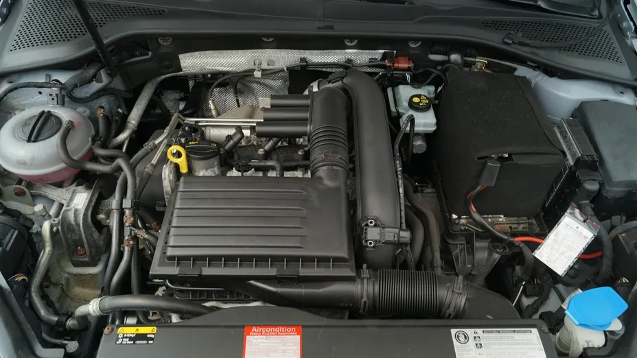 VOLKSWAGEN Golf -