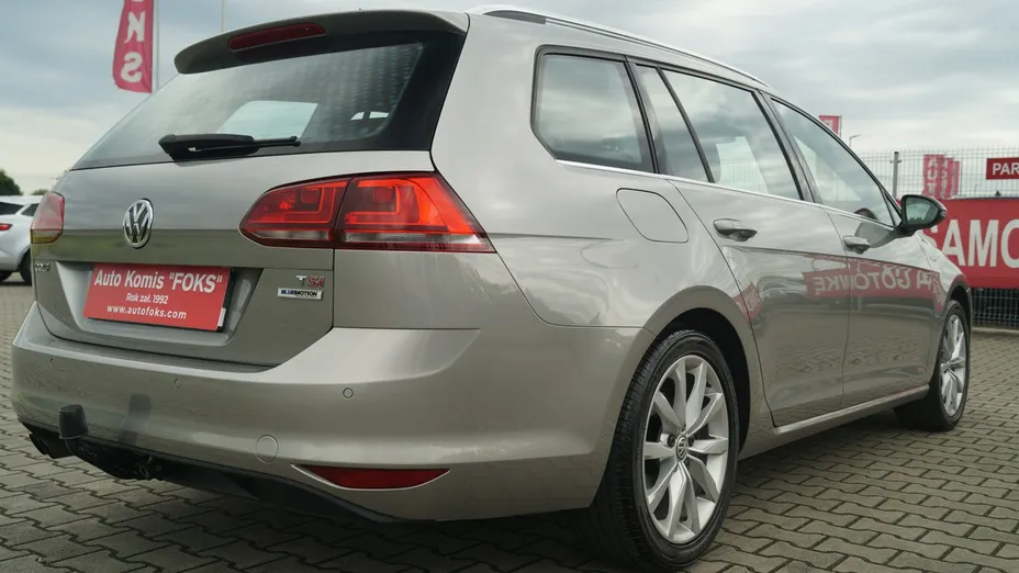 VOLKSWAGEN Golf -