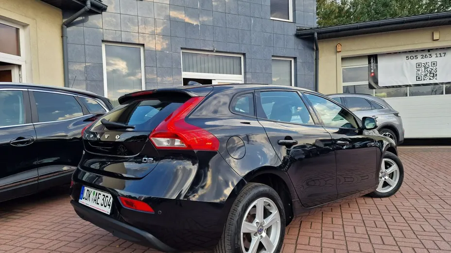 VOLVO V40 -