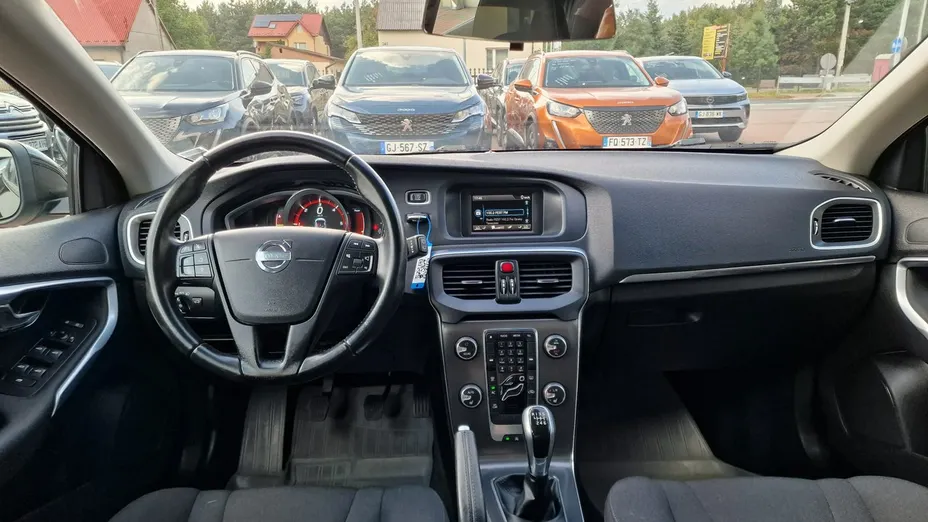 VOLVO V40 -