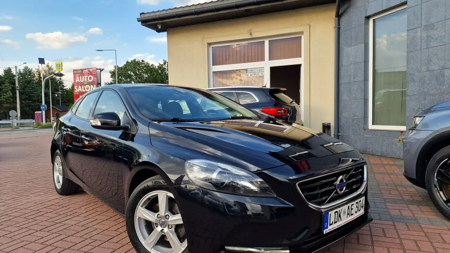 VOLVO V40 -
