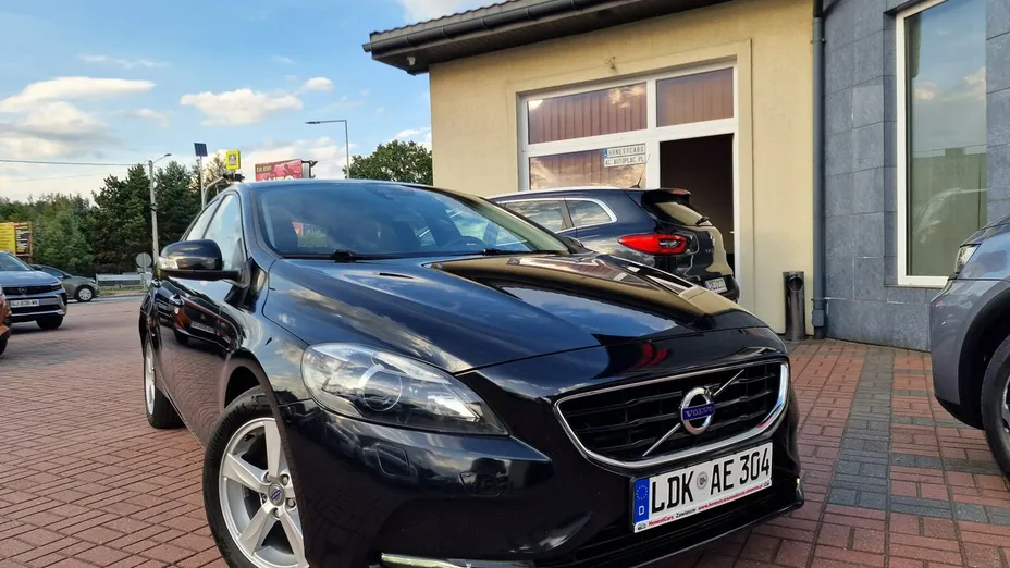 VOLVO V40 -