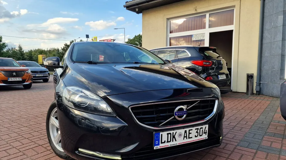 VOLVO V40 -