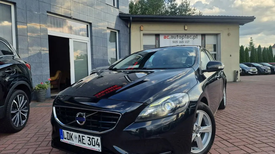 VOLVO V40 -