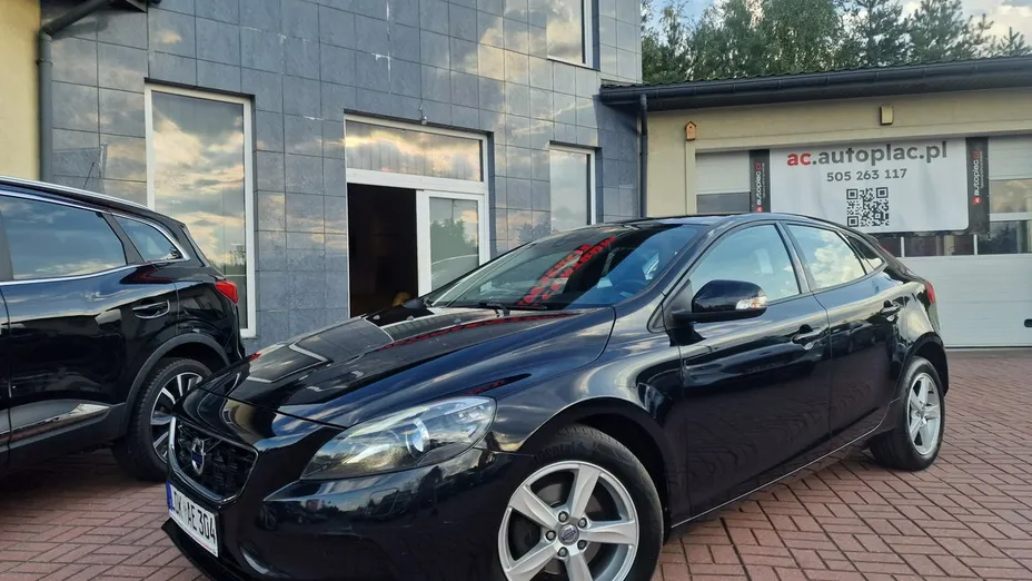 VOLVO V40 -