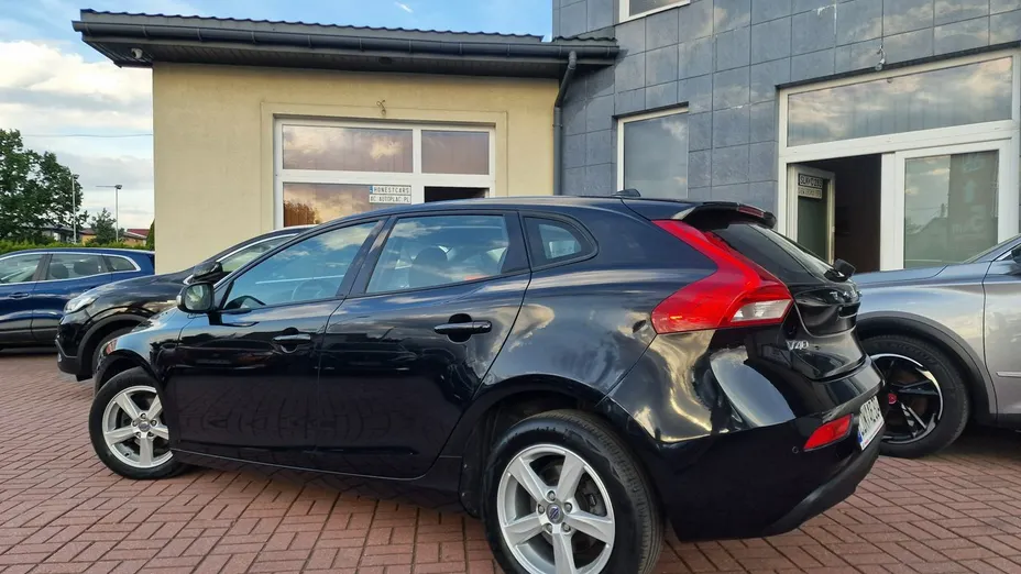 VOLVO V40 -
