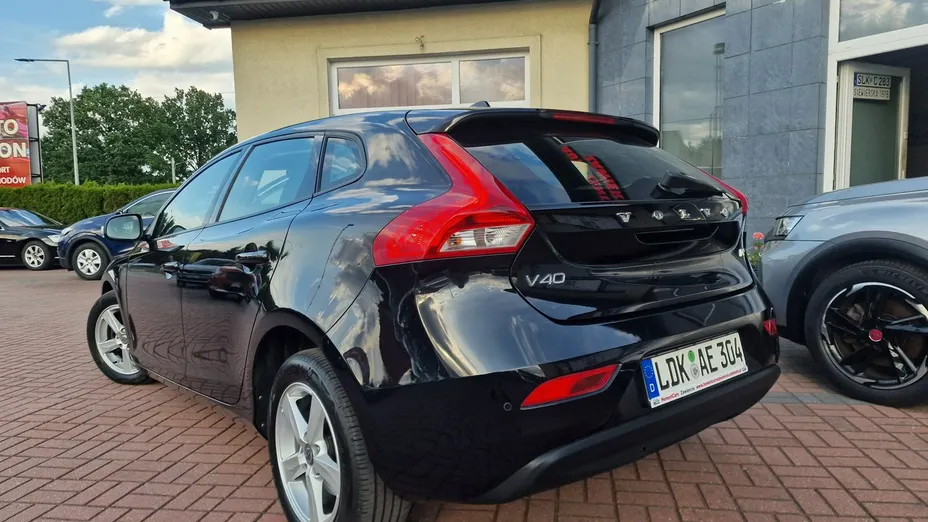 VOLVO V40 -