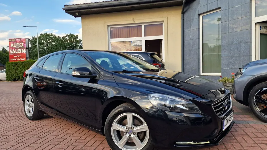 VOLVO V40 -