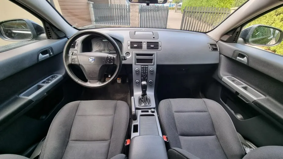 VOLVO V50 -