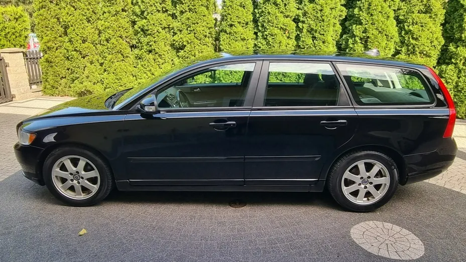 VOLVO V50 -