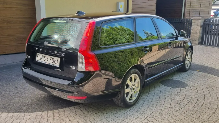 VOLVO V50 -