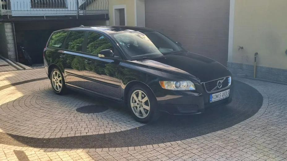 VOLVO V50 -