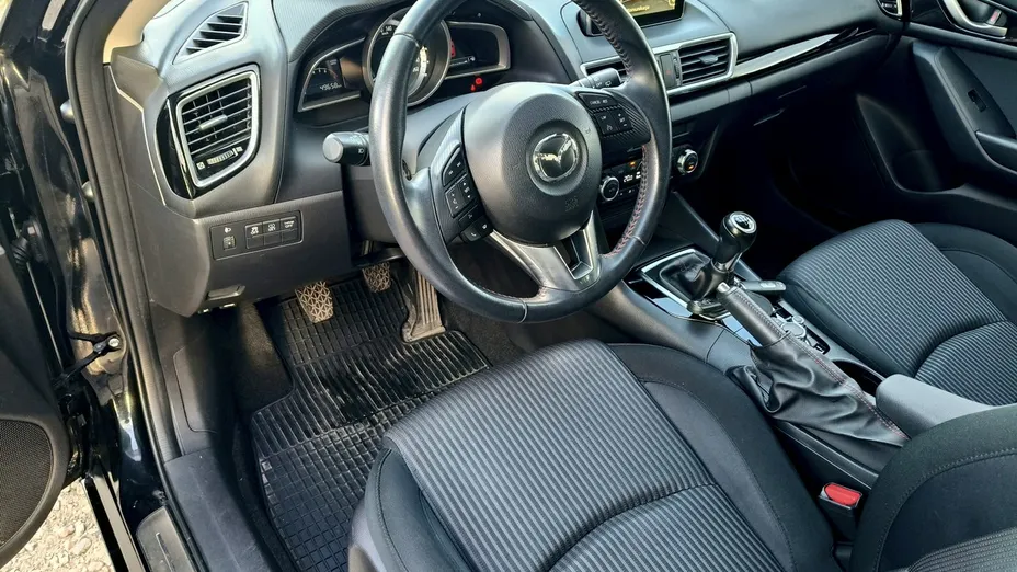 MAZDA 3 -